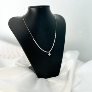 Colar longo com zircônia